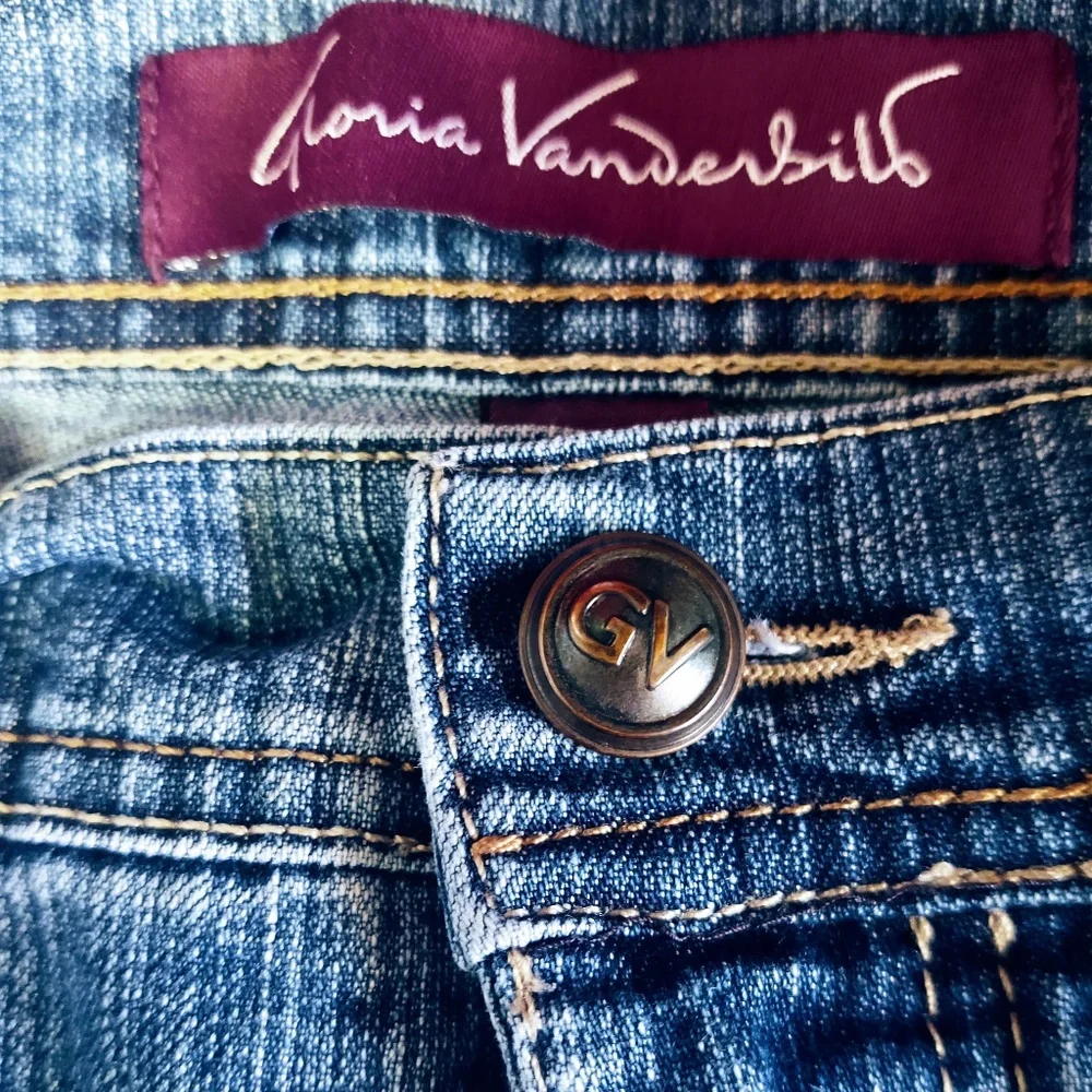 EUC GLORIA VANDERBILT MOM JEANS MADE IN EGYPT LIGHT TO MEDIUM WASH 5 POCKET 16 - Picture 7 of 10